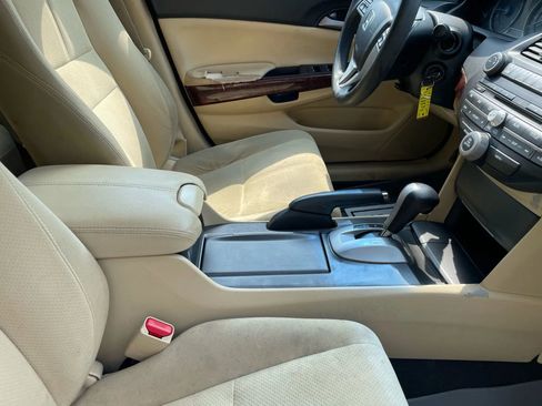 Used 2012 Honda Crosstour EX image 19