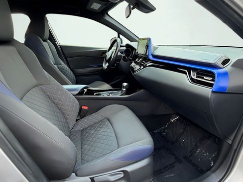 Used 2020 Toyota C-HR XLE FWD image 25