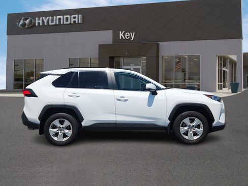 Used 2021 Toyota RAV4 XLE w/ Convenience Package AWD/4WD image 3