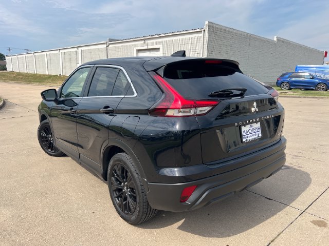 Used 2022 Mitsubishi Eclipse Cross LE AWD/4WD image 3