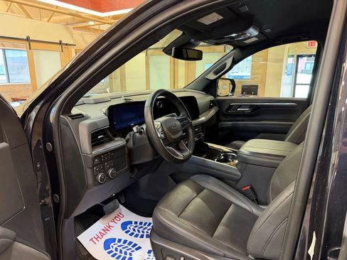 Used 2025 Chevrolet Suburban Z71 image 9