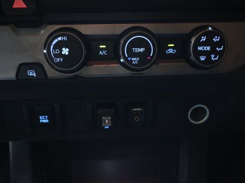 Used 2019 Toyota Tacoma SR5 RWD image 22