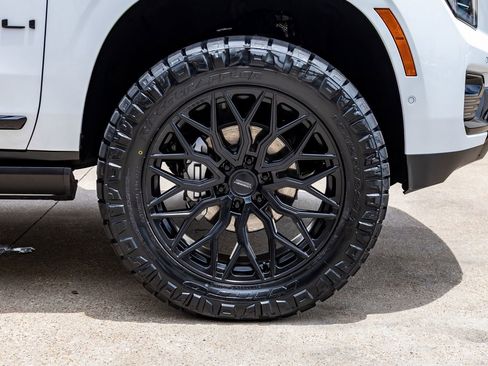 Used 2026 GMC Yukon Denali Ultimate w/ LPO, Floor Liner Package AWD/4WD image 12
