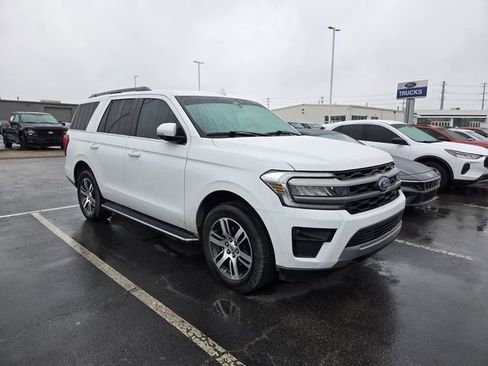 Used 2023 Ford Expedition XLT AWD/4WD image 3