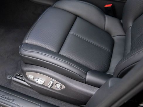 New 2026 Porsche Macan image 15