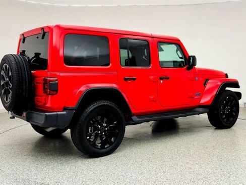 Used 2025 Jeep Wrangler Unlimited Sahara AWD/4WD image 5