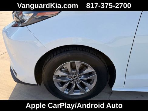 Used 2024 Toyota Sienna LE image 8