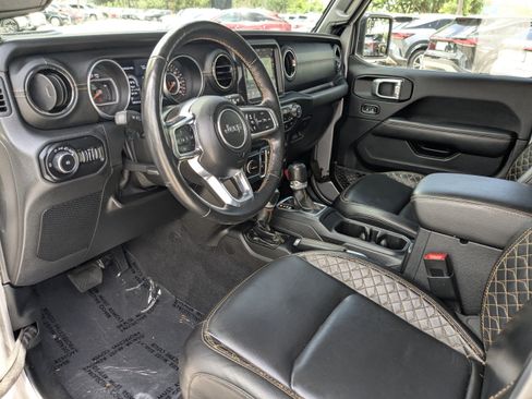 Used 2021 Jeep Wrangler Unlimited Sahara AWD/4WD image 6