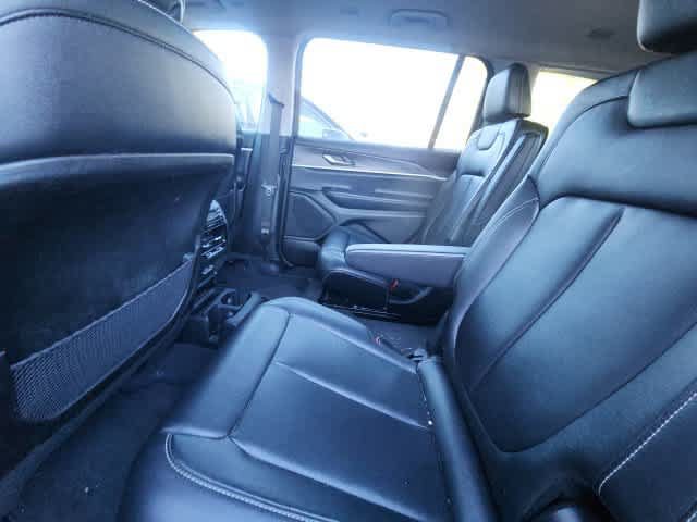 Used 2023 Jeep Grand Cherokee L Limited AWD/4WD image 19