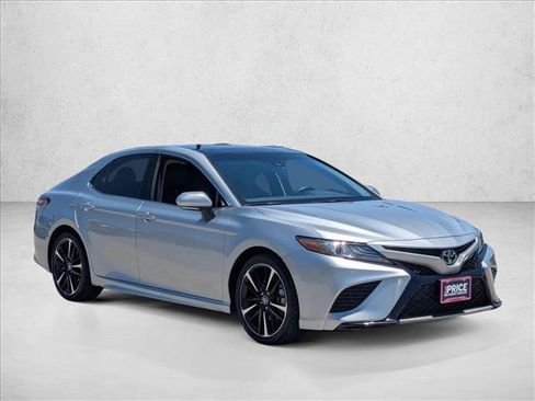 Used 2018 Toyota Camry XSE FWD image 3