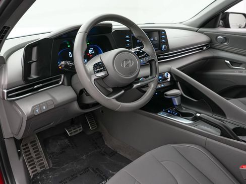 Used 2025 Hyundai Elantra Sport FWD image 12