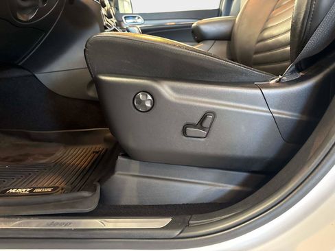 Used 2020 Jeep Grand Cherokee Limited X image 20