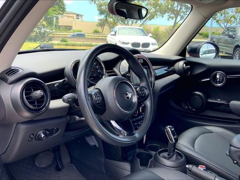 Used 2020 MINI Cooper 2-Door Hardtop FWD image 14