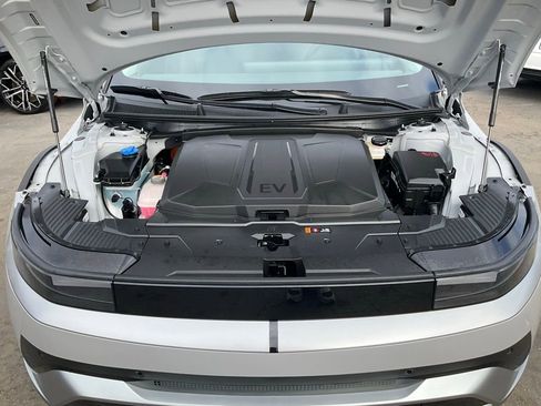 Used 2025 Hyundai Ioniq 5 SEL image 12