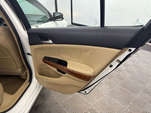 Used 2011 Honda Accord EX-L image 17