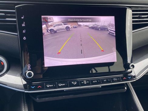 Certified 2024 Jeep Wagoneer L 2WD w/ Premium Group I image 37