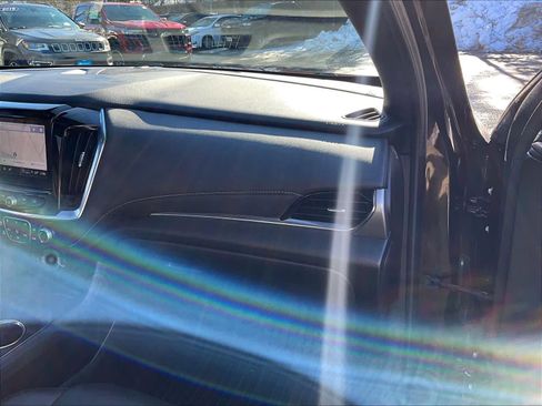 Used 2023 Chevrolet Traverse LT w/ LT Premium Package AWD/4WD image 13