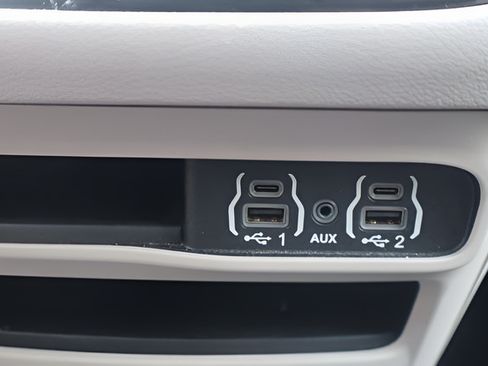 Used 2023 Chrysler Pacifica Touring-L FWD image 24