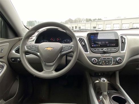 Used 2020 Chevrolet Malibu LT image 9