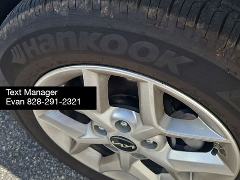 Used 2025 Kia Soul LX w/ LX Technology Package FWD image 10