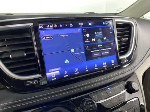 Used 2021 Chrysler Pacifica Limited w/ Uconnect Theater Family Group AWD/4WD image 39
