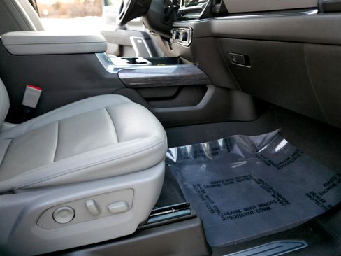 Used 2024 Chevrolet Silverado 3500 LTZ w/ LTZ Convenience Package image 10