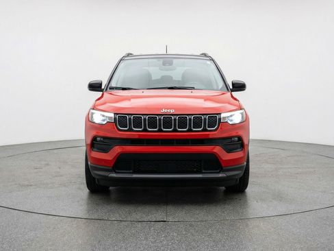 Used 2025 Jeep Compass Limited AWD/4WD image 2