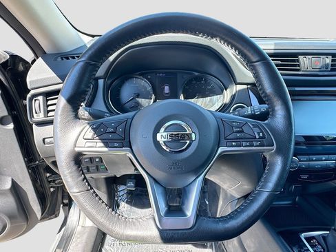 Used 2018 Nissan Rogue SV w/ Premium Package AWD/4WD image 7