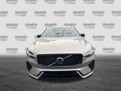 Used 2025 Volvo XC60 B5 Core AWD/4WD image 3