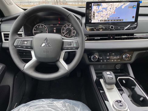 New 2026 Mitsubishi Outlander AWD image 9