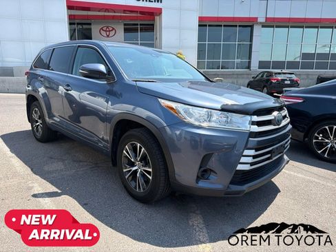 Used 2018 Toyota Highlander LE AWD/4WD image 16