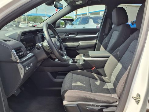 Used 2025 GMC Terrain Elevation AWD/4WD image 17