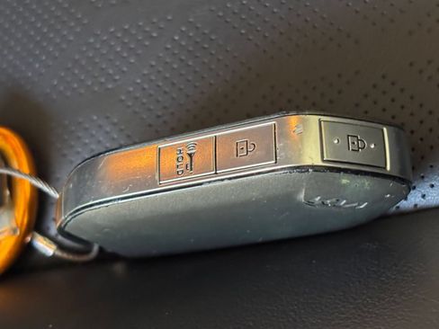 Used 2026 Kia Carnival FWD image 18