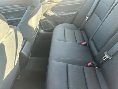 Used 2024 Nissan Altima 2.5 SV FWD image 19