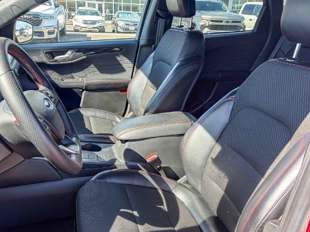Used 2025 Ford Escape ST-Line AWD/4WD image 9