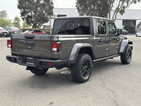 Used 2022 Jeep Gladiator Sport image 4