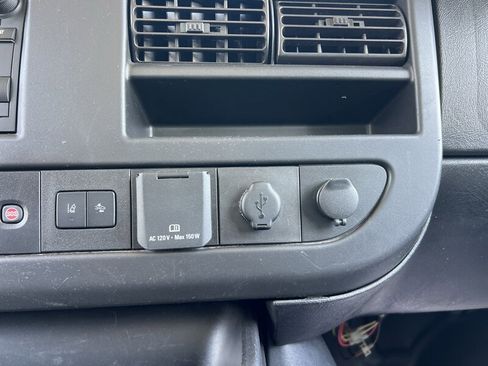 Used 2021 GMC Savana 3500 Extended w/ Power Convenience Package RWD image 16