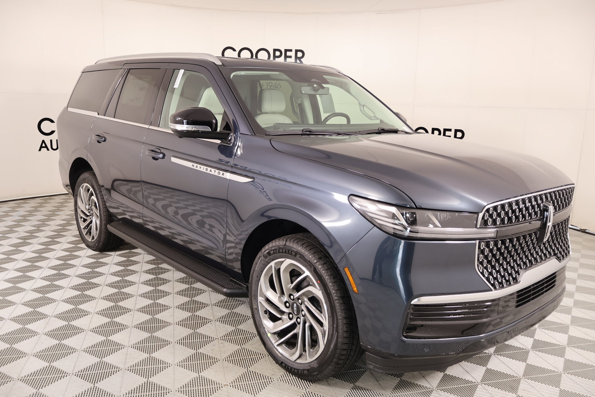 New 2026 Lincoln Navigator Premiere AWD/4WD 360° Tour