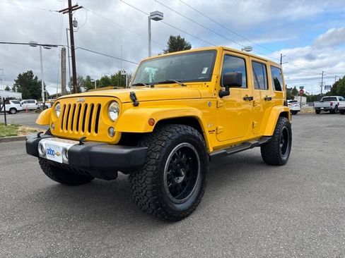 Used 2015 Jeep Wrangler Unlimited Sahara w/ Max Tow Package AWD/4WD image 1