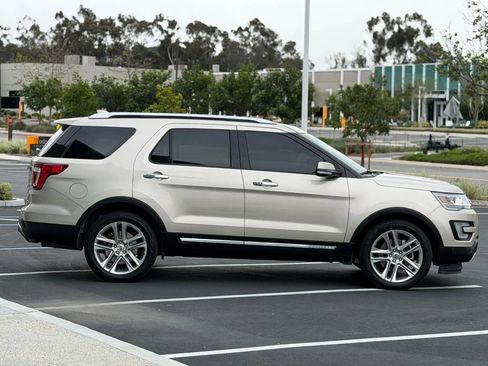 Used 2017 Ford Explorer Limited image 2