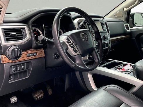 Used 2018 Nissan Titan SL AWD/4WD image 18