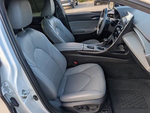 Used 2022 Toyota Avalon Limited w/ Advanced Safety Package image 8