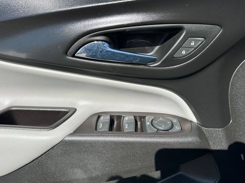 Used 2022 Chevrolet Equinox LT w/ Driver Convenience Package FWD image 12