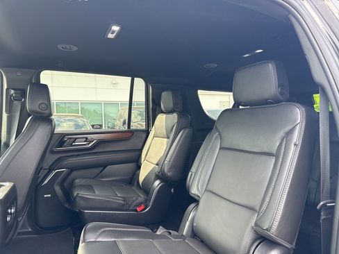 Used 2025 GMC Yukon XL Denali AWD/4WD image 25