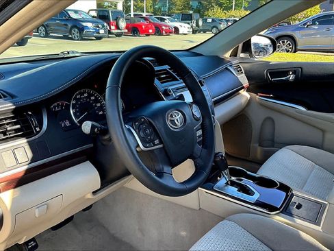 Used 2013 Toyota Camry L image 15
