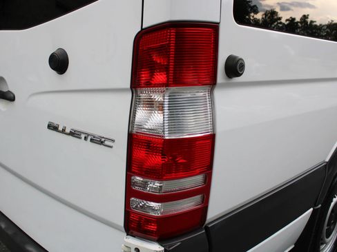 Used 2016 Mercedes-Benz Sprinter 2500 image 28