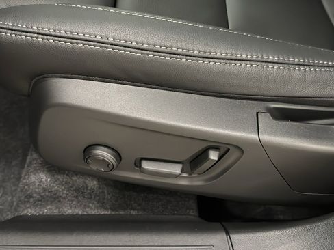 Used 2026 Volvo XC40 B5 Ultra w/ Protection Package Premier image 24