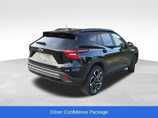 Used 2025 Chevrolet Trax RS w/ Driver Confidence Package FWD image 2