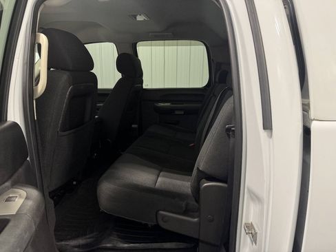 Used 2011 Chevrolet Silverado 2500 LT AWD/4WD image 8