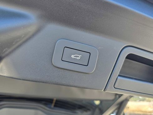 Certified 2025 Land Rover Range Rover Velar Dynamic SE AWD/4WD image 15